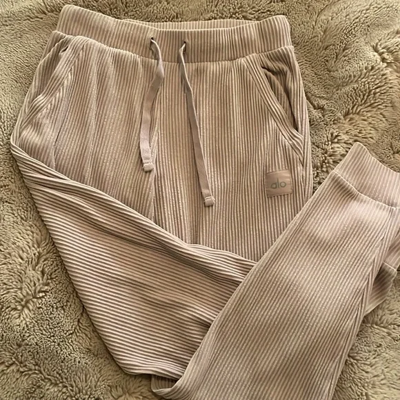 ALO Yoga | Pants & Jumpsuits | Muse Sweatpant Alo | Poshmark